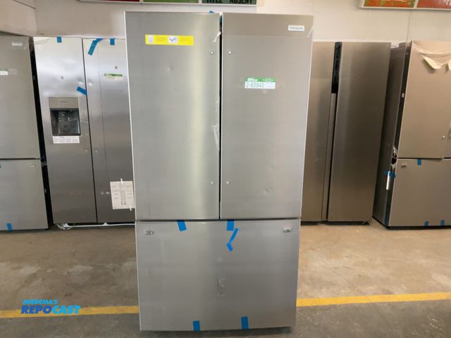 Lot 2-60940 - Scratch & Dent Free Standing Frigidaire  FRFN2813AF6 Refrigerator/Freezer