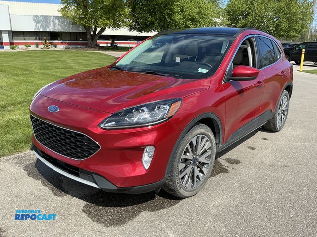 Lot 2-40970 - 2022 Ford Escape Titanium 4WD SUV AWD