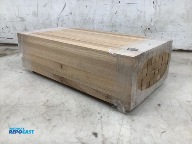 Lot 2-93514 - 60 New Pieces of unfinished sanded red oak hobby and craft wood 3/4” x 7/8” x 16 1/2”