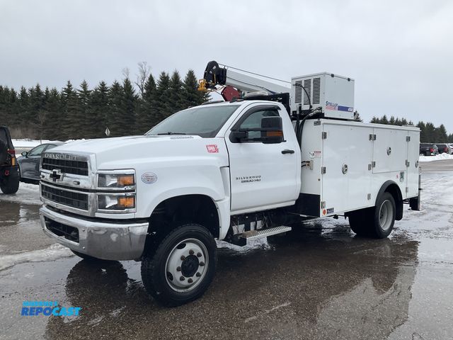 Lot 2-61065 - 2022 Chevrolet Silverado 6500 Regular Cab Long Box Pickup Truck 4x4