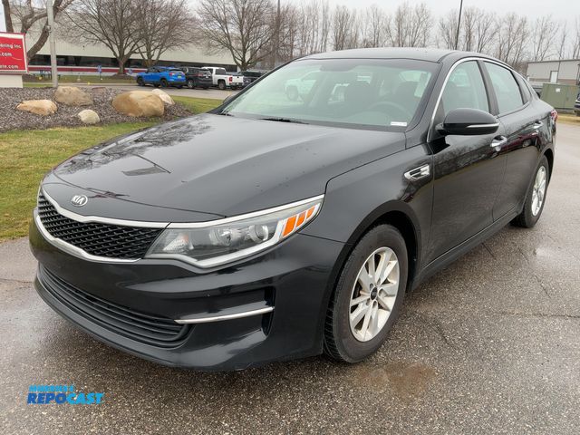 Lot 2-43452 - 2016 Kia Optima LX Sedan FWD