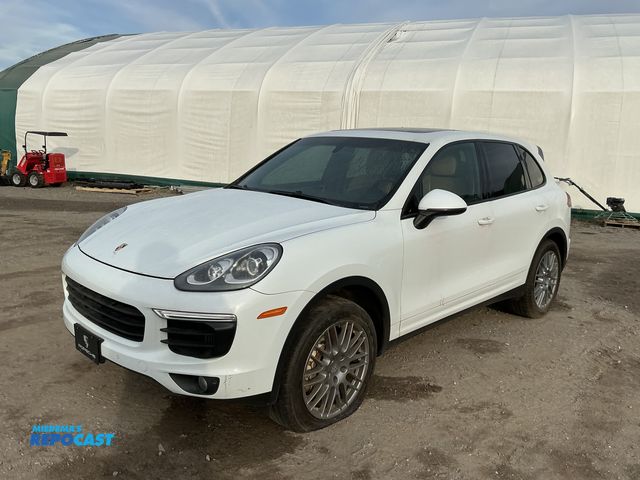 Lot 2-31274 - 2015 Porsche Cayenne S SUV AWD