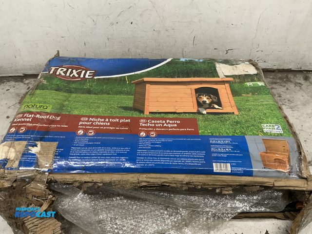 Lot 2-33713 - trixie flat roof dog kennel with measurements of 33.25” x 22.75” x 23.5”