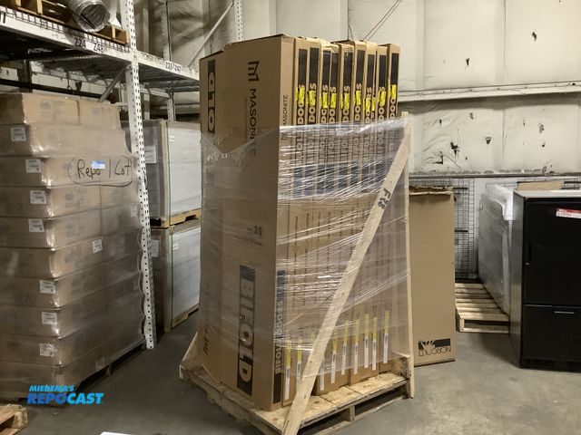 Lot 2-63189 - 22 Masonite White wooden Bifold Doors