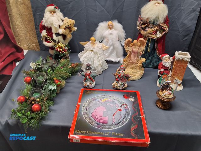 Lot 2-96015 - VINTAGE CHRISTMAS DECOR LOT