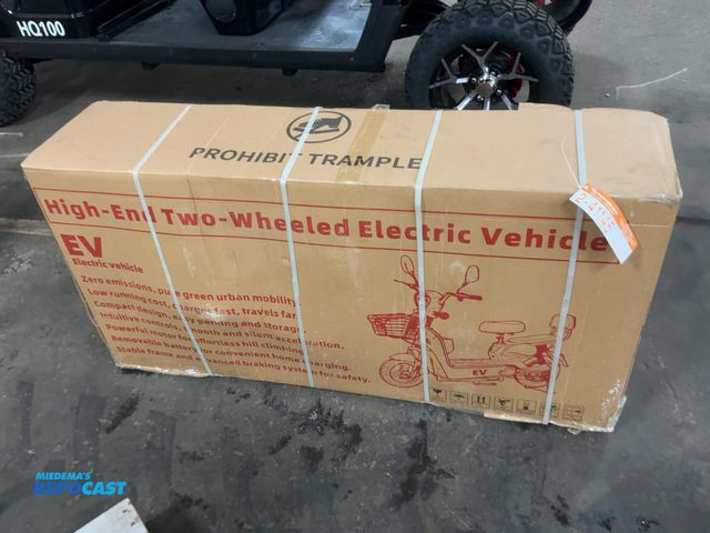 Lot 2-41145 - New SDLANCH EV Electric Scooter, Battery Operated, Steel Frame, Painted Plastic Shell, LED Running L...