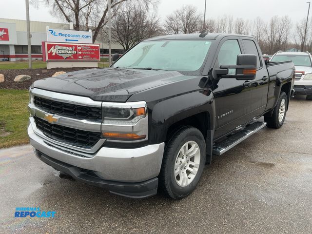 Lot 2-43612 - 2016 Chevrolet Silverado 1500 LT Double Cab Standard Box Pickup Truck 4x4