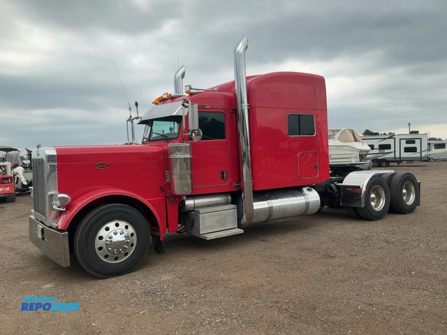 Lot 2-11393 - 2007 Peterbilt 379 Semi Truck