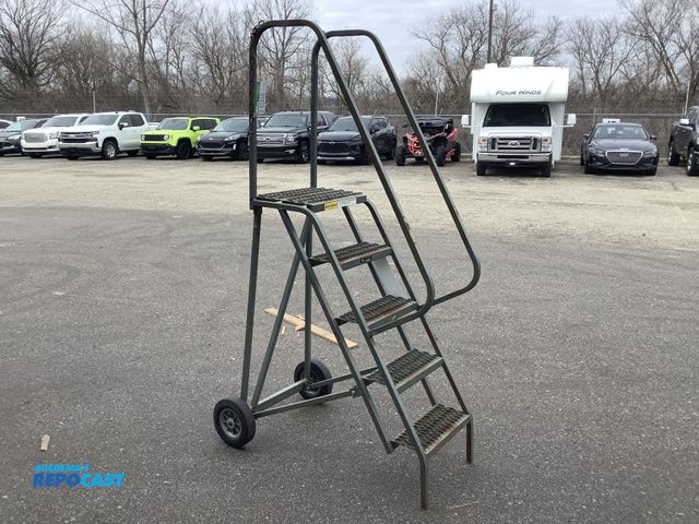 Lot 2-60498 - Lift &amp; Roll 5-step Ladder