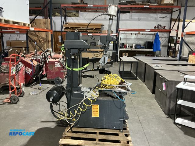 Lot 2-22639 - Bosch TCE 4465 premium automatic telescoping tilt-back tire changer
