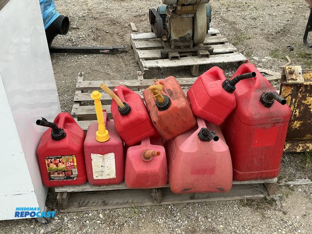 Lot 2-62943 - New Lot of (8) gas cans, including a 6 gallon can, a 5 gallon can, (3) 2 gallon cans, (2) 1 gallon c...