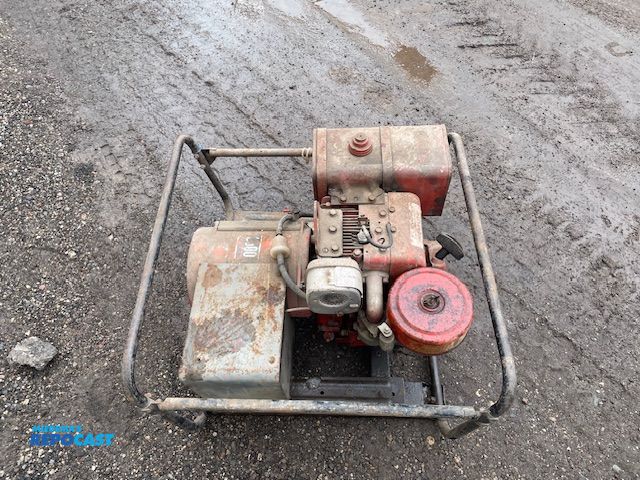 Lot 2-72696 - 1 Homelite Generator Briggs &amp; Stratton engine, 3600 watt generator, 120/240 volts, engine starts...