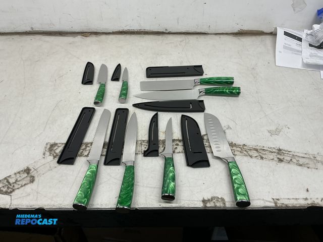 Lot 2-75966 - 8 piece green epoxy Japanese kitchen knives