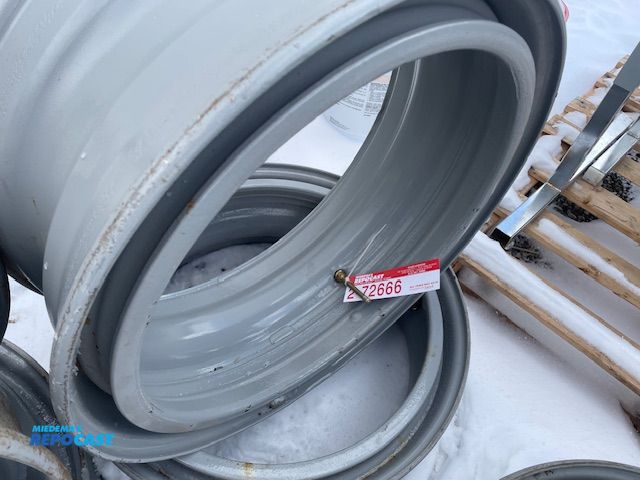 Lot 2-72666 - 2 Refurbished 22.5 Dayton rims.