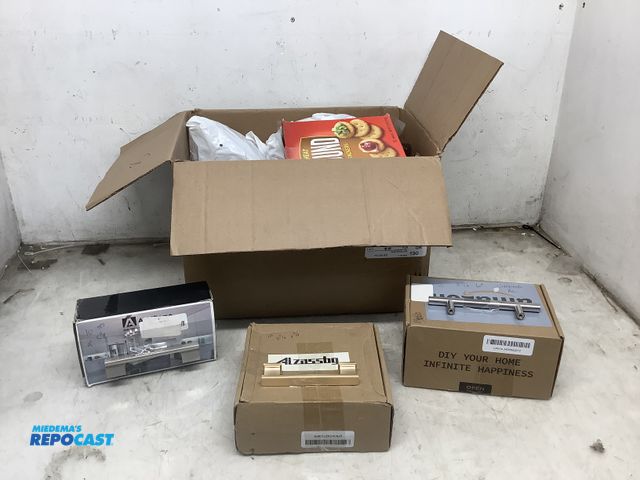 Lot 2-93695 - 20 NEW 5.75" HOLE PATTERN SETS OF 10 CABINET HANDLES AND KNOBS. LENGTH 3.75", BLACK, CHROME, BRASS, ...