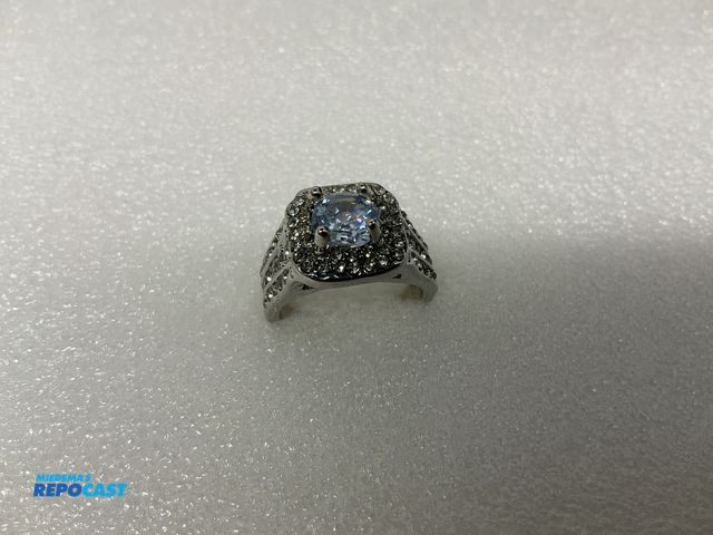 Lot 2-18126 - Silver synthetic cubic zirconia color stone, size 6 1/2