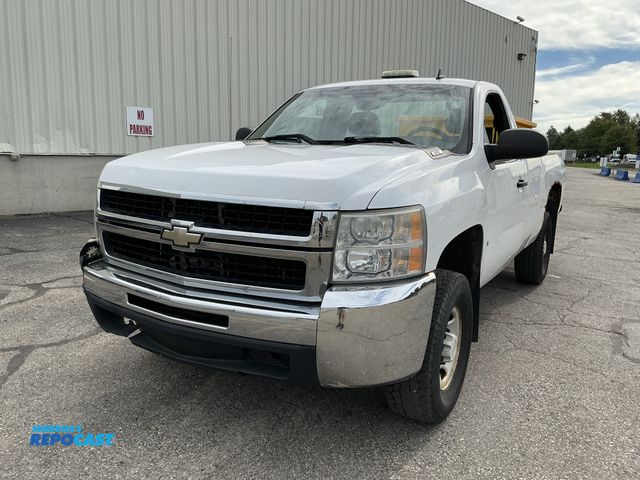 Lot 2-27035 - 2007 Chevrolet Silverado 2500 LT Regular Cab Long Box Pickup Truck RWD