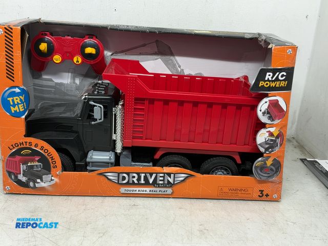 Repocast.com - Lot 2-34945 - Batta1 Driven Remote Control Dump Truck