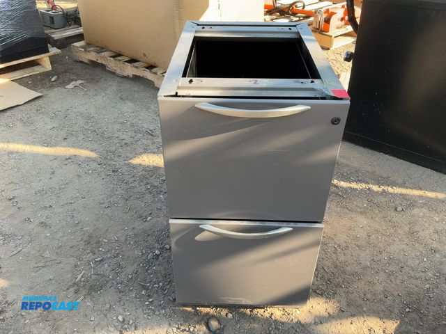 Lot 2-67849 - Metal Filing Cabinet