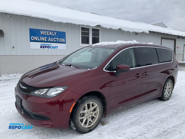 Lot 2-60831 - 2022 Chrysler Voyager LX Mini Van FWD