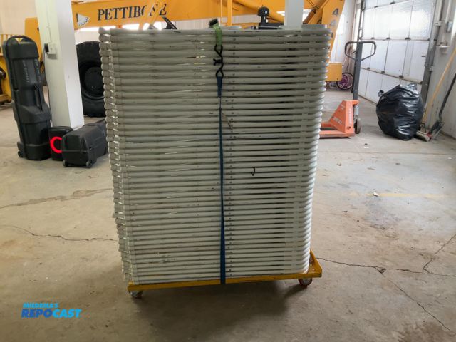 Lot 2-60756 - 45 Metal Folding Chairs W/ metal rolling Cart