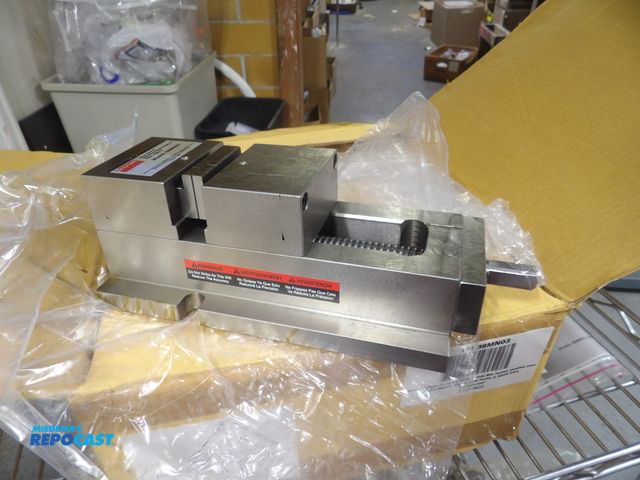 Repocast.com - Lot 2-53576 - Lot of (2) New Dayton: machine vise 3-1/2 ...