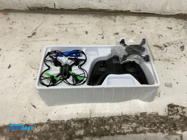 Lot 2-92289 - Hubsan H107C 4-channel RC quadcopter drone with camera