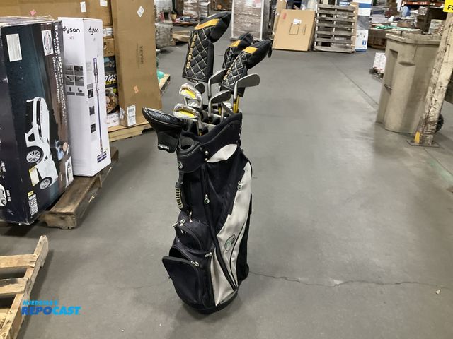 Lot 2-35145 - Lot of (1) mg golf bag with various different kinds of clubs