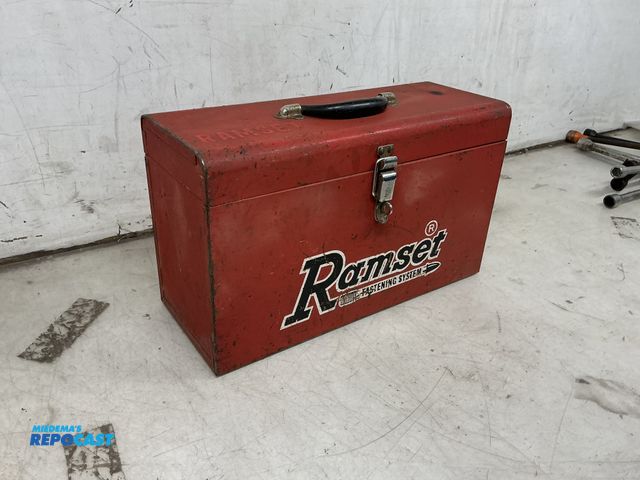 Lot 2-36946 - ramset fastening system. due jobmaster model 122 MD. complete with operating manual and original ste...