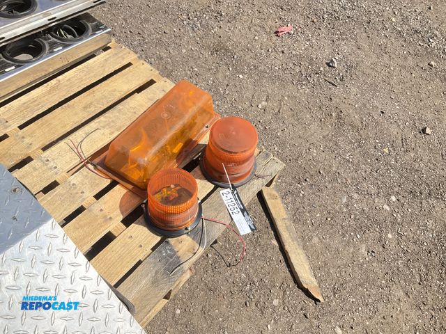 Lot 2-11252 - (3) Amber warning lights, used