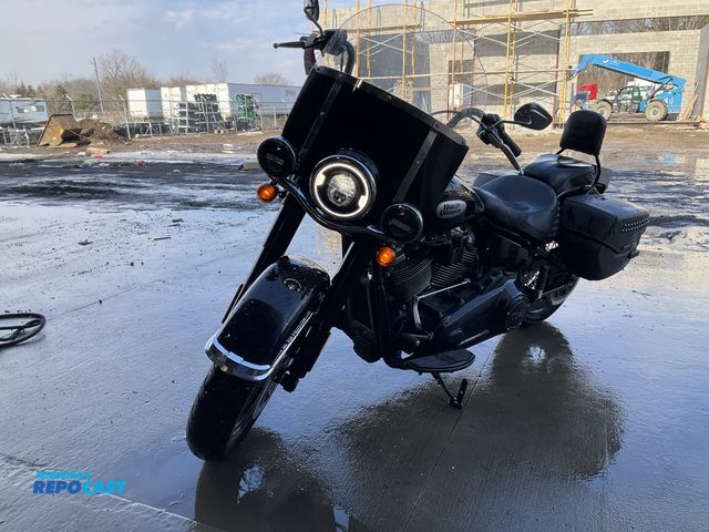 Lot 2-24176 - 2021 Harley Davidson FLHCS Heritage Classic 114 Motorcycle