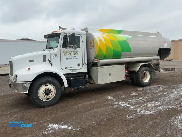 Lot 2-11547 - 2002 Peterbilt 330 Fuel Tanker Truck