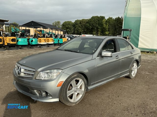Lot 2-20046 - 2011 Mercedes-Benz C-Class C300 4MATIC Luxury Sedan Sedan AWD