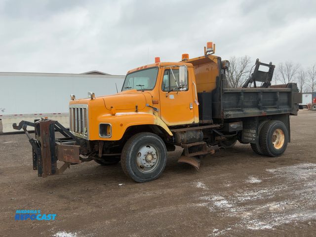 Lot 2-42682 - 1997 International 2674 Dump Truck