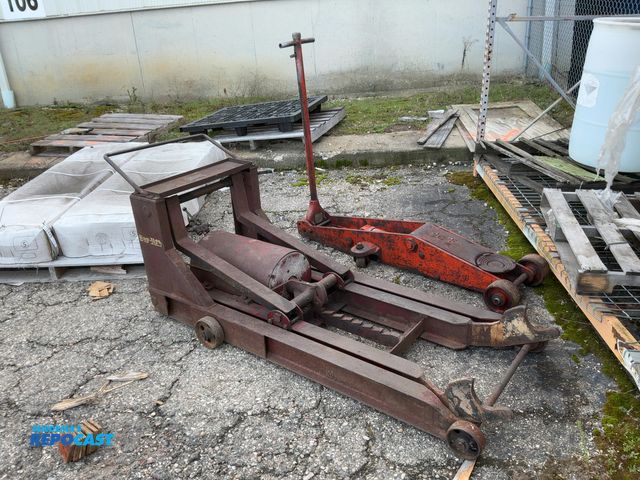 Lot 2-67379 - Vintage hein Warner air powered lift and heavy duty low profile transmission jack lot