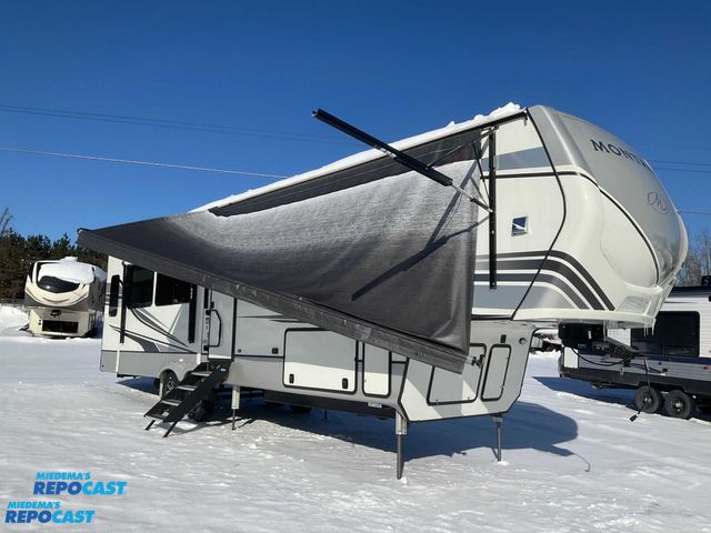 Lot 2-60721 - 2022 Keystone MO3231CK22 Montana 5th Wheel Travel Trailer