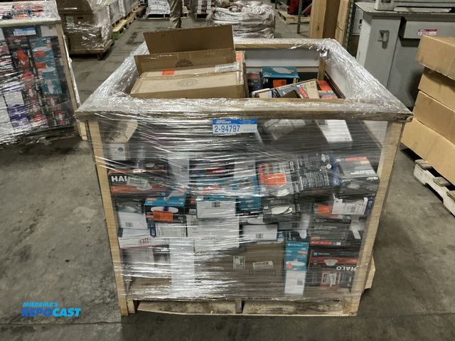 Lot 2-94797 - Skid lot of new light bulbs, outlet adapters, and recessed lighting kits