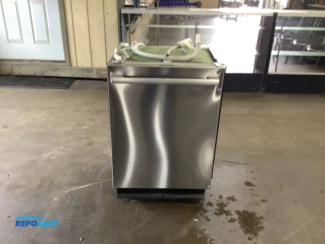 Lot 2-55273 - Scratch & Dent Electric Free Standing Bosch SHX78CC5UC/60 Dishwasher