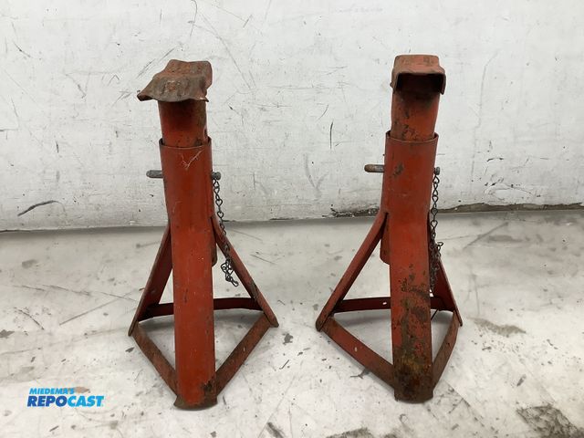 Lot 2-35025 - Lot of (2) jack stands.