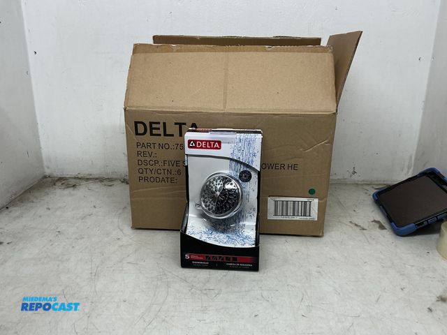 Lot 2-74661 - Box of 6 Delta Five Spray Massaging Shower Heads