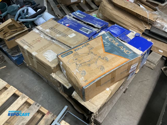 Lot 2-23832 - Lot of (3) oyster microwaves, homeland walker, (1) black and decker microwave, and