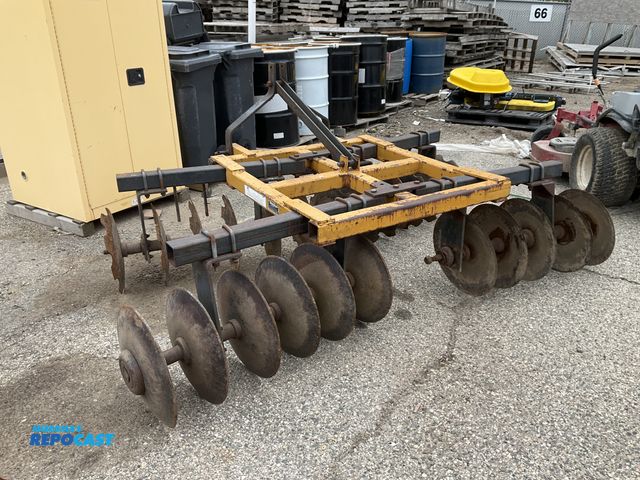 Lot 2-35313 - King Cutter Disc 3pt heavy duty box frame combination disc, 7-1/2' wide, needs one blade color: yell...