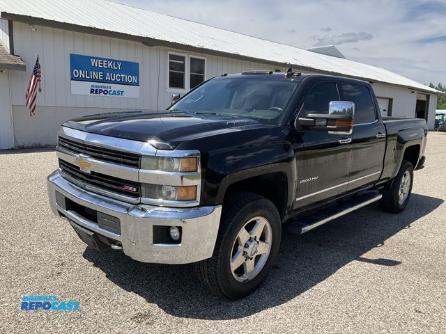 Lot 2-61692 - 2015 Chevrolet Silverado 2500 LTZ Crew Cab Pickup Truck 4x4