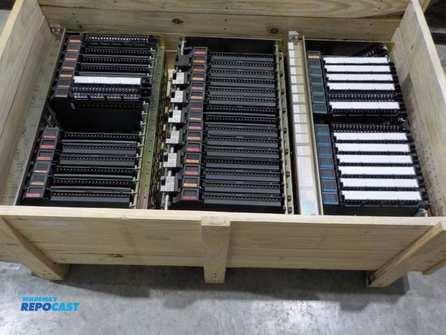 Lot 2-33937 - Lot of Allen Bradley Input/Output Modules with Chasis