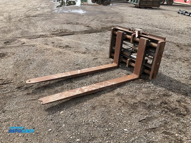 Lot 2-40856 - Cascade heavy duty fork attachment with hydraulic side shift and fork positioning, model 120C-HS, 72...