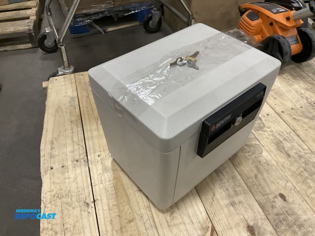 Lot 2-35311 - Sentry Safe w/ keys - model 1170