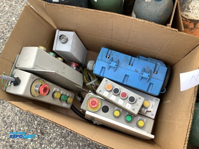 Lot 2-33647 - Box of electrical equipment industrial control pendant