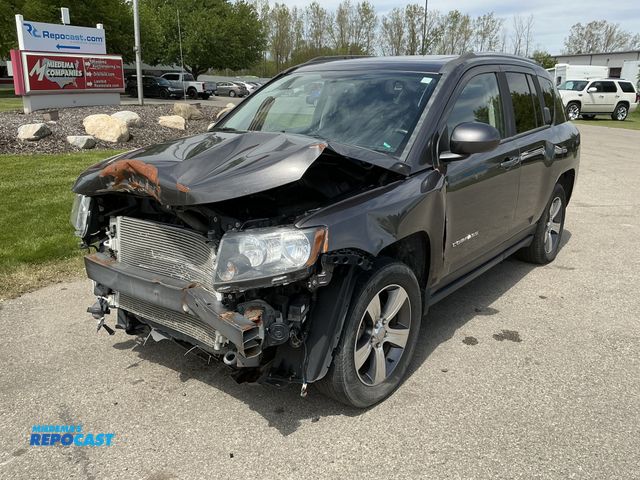 Lot 2-43783 - 2016 Jeep Compass Latitude 4WD SUV 4x4