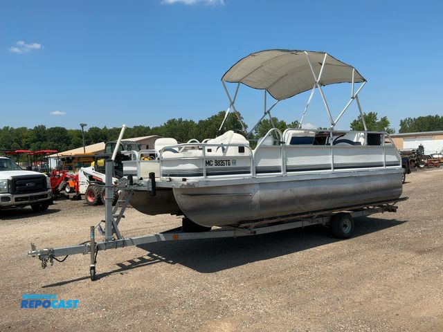 Lot 2-34330 - 2003 Landau Bandit 18' Pontoon Boat