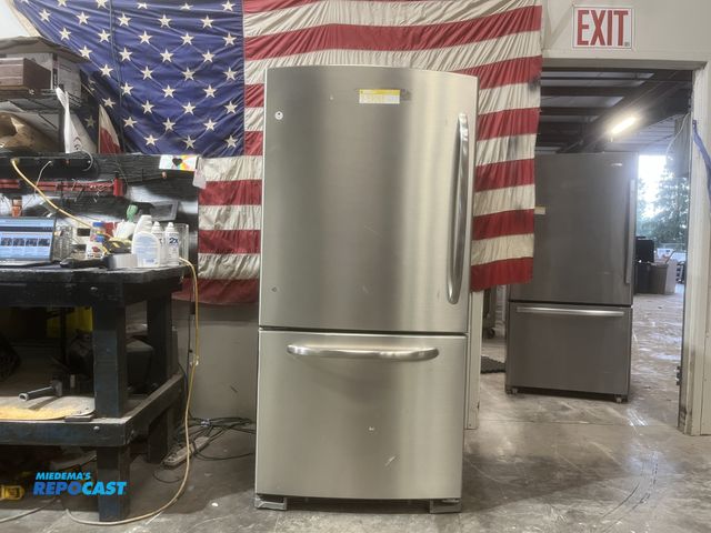 Lot 2-59085 - GE freezer on bottom Refrigerator/Freezer ice maker in freezer  door storage  adjustable shelves